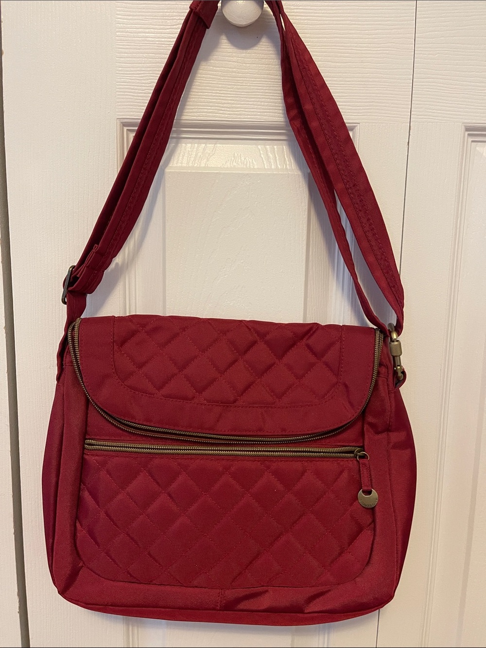 Women’s Quilted Crossbody Bag in Burgundy